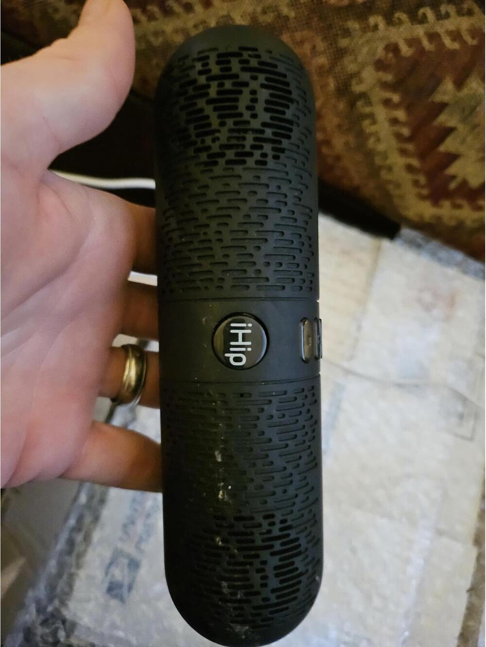 iHip auxiliary plug in speaker. Powers on. No cord to test sound. As is